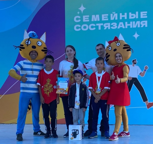 Семья Водяницких лучшие в областных соревнования «Семейных состязания» в ориентировании на местности.
