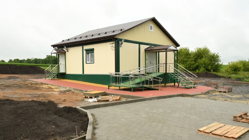 Специалисты завершили основные работы фельдшерско-акушерского пункта в селе Новоалександровка.