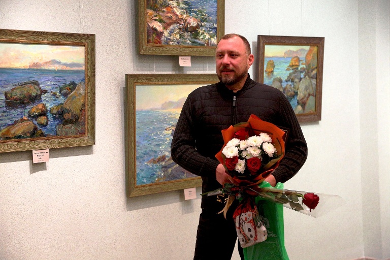 «Прекрасное без прикрас», так называется персональная выставка борисовского художника Александра Иванова, которая открылась вчера в Белгородском художественном музее..