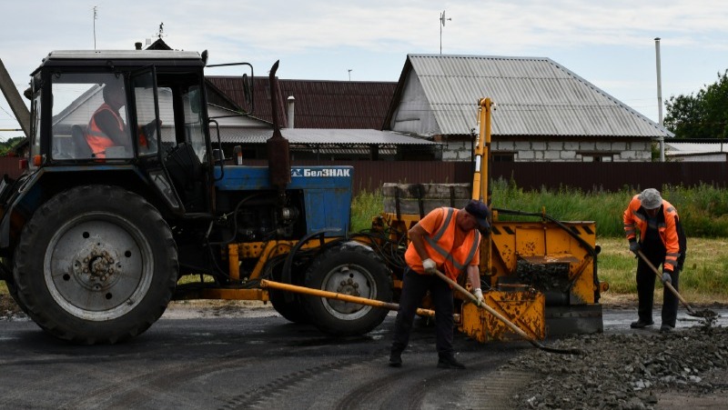 Дорожные работы в рамках нацпроекта завершаются в Борисовском районе.