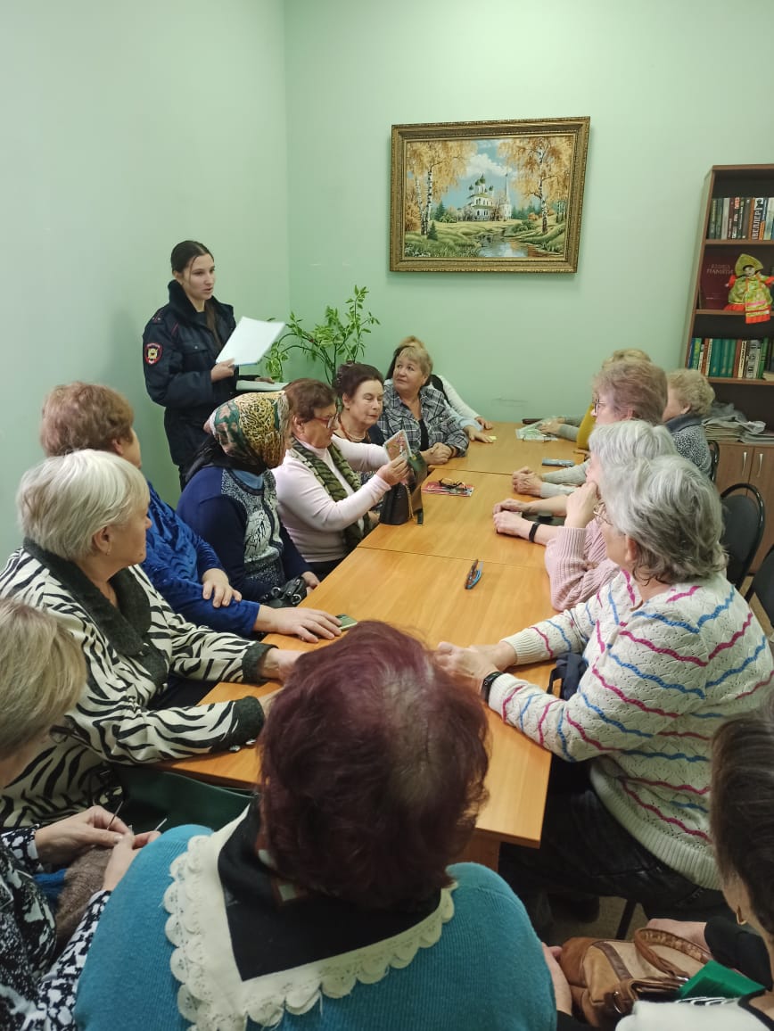Сотрудники ОМВД России по Борисовскому району провели беседу по профилактике мошенничеств.