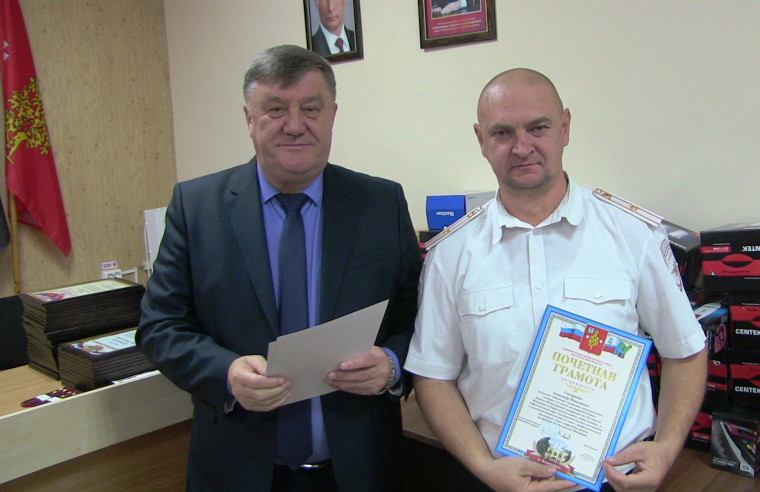 Глава администрации Борисовского района Николай Давыдов поздравил полицейских с профессиональным праздником.