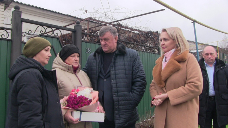 Глава администрации Борисовского района Николай Давыдов посетил матерей солдат, участников СВО.
