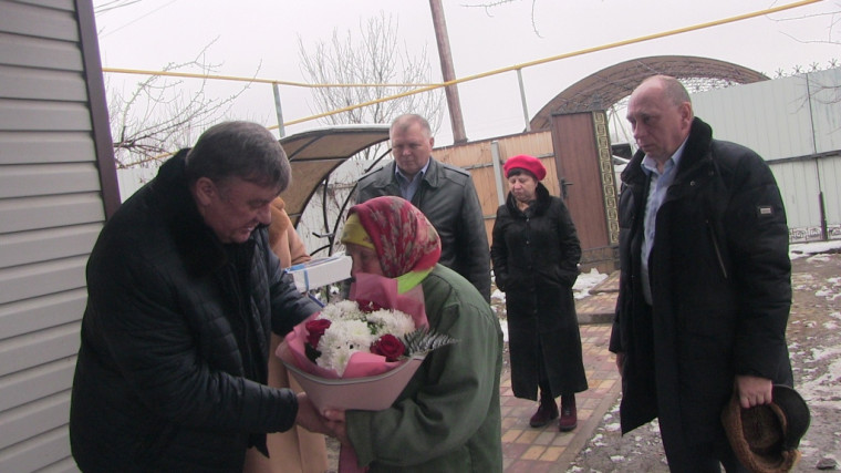 Глава администрации Борисовского района Николай Давыдов посетил матерей солдат, участников СВО.