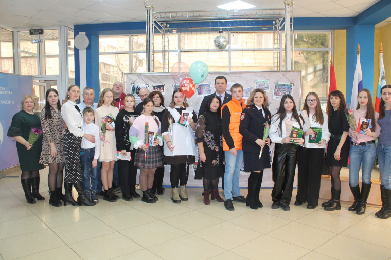 Поздравление председателя Борисовской ТИК  Вашуры В.Н. на торжественном вручении паспортов юным жительницам Борисовского района.