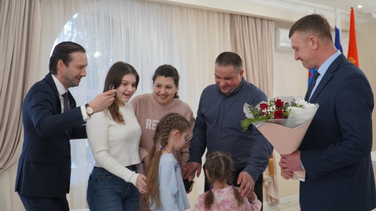 Вручение ключей от домов многодетным семьям Борисовского района.