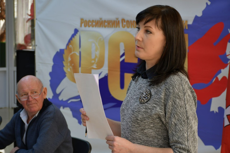 Первый заместитель главы администрации района Владимир Переверзев встретился с членами районного Совета ветеранов.