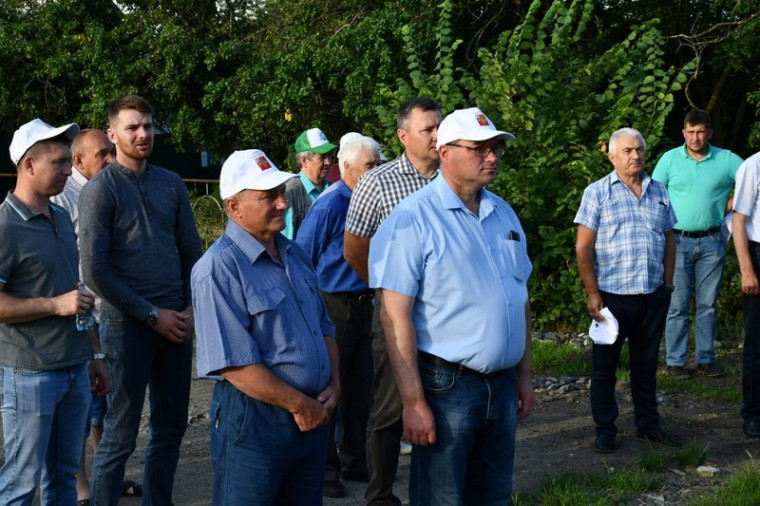 Традиционный объезд полей перед уборочными работами прошёл в Борисовском районе.