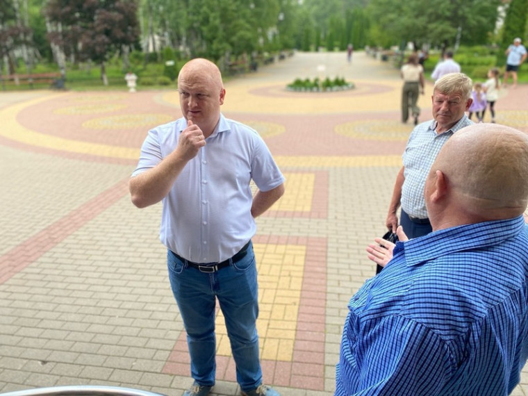 Министр здравоохранения области Андрей Иконников посетил Борисовский район с рабочей поездкой.