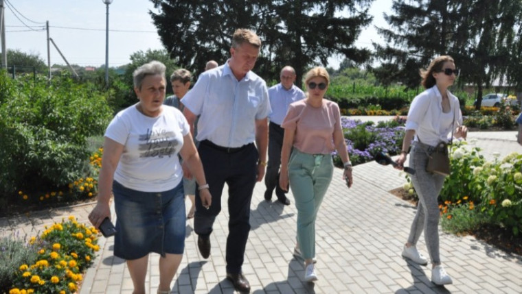 Министр строительства Белгородской области Оксана Козлитина посетила Борисовский район.