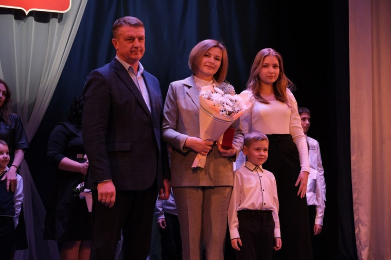Пять борисовских матерей получили почётный знак «Материнская слава» на празднике ко Дню матери.