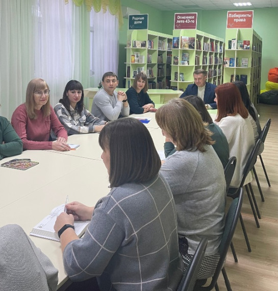 Глава администрации Борисовского района В.И. Переверзев встретился с представителями профсоюза работников культуры.