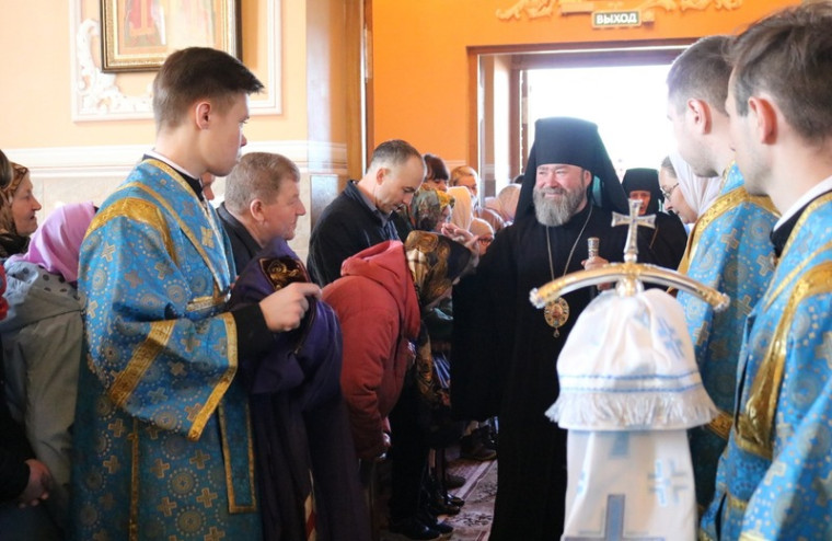 Епископ Софроний совершил литургию в Борисовском женском монастыре.